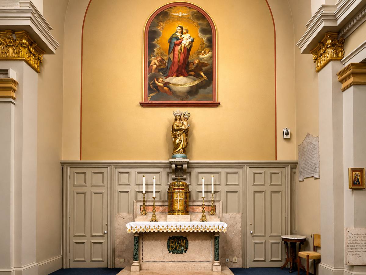 The side altar of the Blessed Virgin Mary